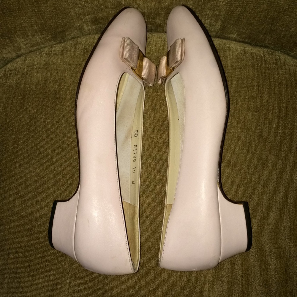 Ballerina styled bow shoes by Ferragamo - Picture 4 of 7
